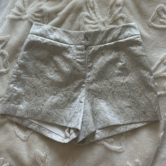 Gianni Bini Silver Patterned High Waist Shorts - Picture 1 of 3